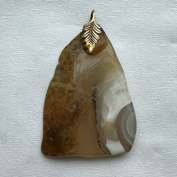 VTG Agate Stone Pendant 1.5" Painted Bird Perched Brass Tone Accent Leaf Signed - Picture 5 of 6